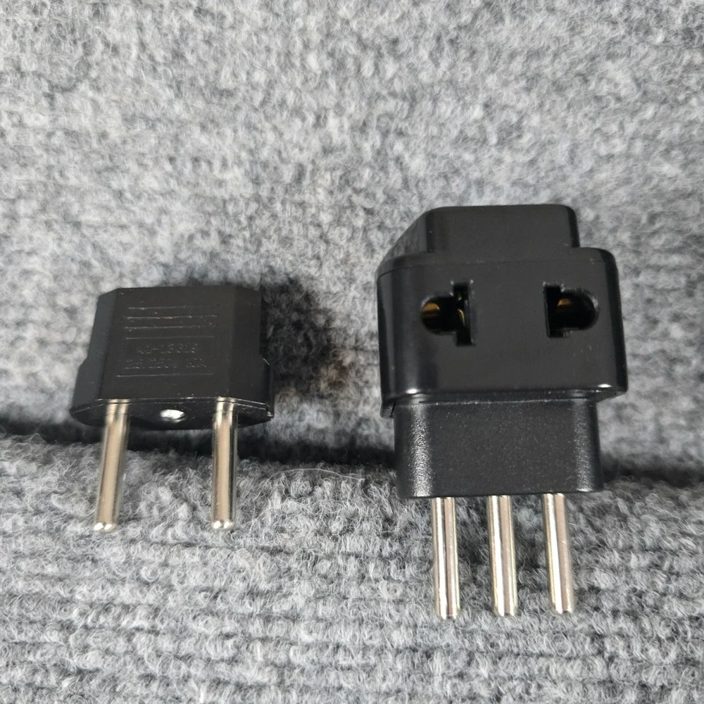 Franzus Model 200 Auto Adjust Voltage‎ Converter Set With Adapters